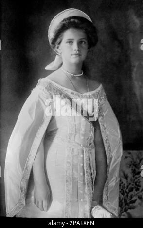 1911 : la Granduchessa russa MARIA Nikolaevna ( 1899 - 1918 ), figlia dello zar Nicola II ROMANOV di Russia e di Alexandra Fyodorovna . Sorella del Granduca Tsarevich ALEXEI Nikolaevich (1904-1918) e TATIANA, ANASTASIA e OLGA - foto storiche - foto storica - ritratto - ritratto - Nobiltà - MARIA - nobiltà - nobili - nobile - BELLE EPOQUE - RUSSIA - TZAR - RUSSIA - ROMANOFF - ROMANOV - bambina - bambini - bambino - bambini - bambini - collana - perle - collana di perle ---- ARCHIVIO GBB Foto Stock