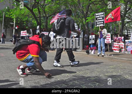 Toronto, Ont., Canada - 06/01/2009: Manifestanti contro il governo dello Sri Lanka sulla questione del Tamil negli Stati Uniti Consolato Generale Foto Stock