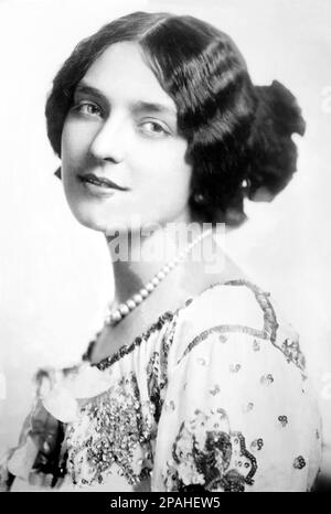 1920 ca. , USA : la ballerina e attrice italiana ROSINA GALLI ( Rosina Fiorini , Venezia, 1906 – Madrid, 1969 ). Dopo che il portatore della ballerina è diventato un'attrice di film a Hollywood . Nel 1936 fu attrice del film Greta Garbo MARIA WALEWSKA di Clarence Brown , nel 1953 recitò il suo ultimo ruolo nel film italiano LA TRATTA DELLE BIANCHE di Luigi Comencini . Dopo che la portante dell'attrice del film è diventato un film famoso voce che recita come la voce italiana dell'attrice americana celebrata come Myrna Loy e Lana Turner . Rosina sposò l'attore italiano Augusto Galli (1903 - 1981 Foto Stock