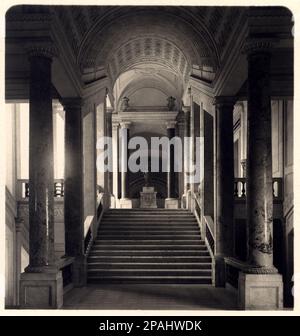 1908 , CITTA' DEL VATICANO , ROMA , ITALIA : SCALA DEI MUSEI , MUSEI VATICANI . Foto di Neue Photographische Gesellschaft A.G. Steglitz , Berlino , Germania - ITALIA - FOTO STORICHE - STORIA - GEOGRAFIA - GEOGRAFIA - - ARCHITETTURA - ARCHITETTURA - VATICANO - Museo - scale ---- Archivio GBB Foto Stock