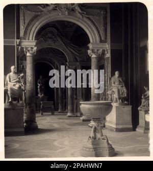 1908 , CITTA' DEL VATICANO , ROMA , ITALIA : GALLERIA DELLE STATUE , MUSEI VATICANI . Foto di Neue Photographische Gesellschaft A.G. Steglitz , Berlino , Germania - ITALIA - FOTO STORICHE - STORIA - GEOGRAFIA - GEOGRAFIA - - ARCHITETTURA - ARCHITETTURA - città del VATICANO - Museo - ARTE - ARTE - scultura - scultura - sculture - sculture ---- Archivio GBB Foto Stock