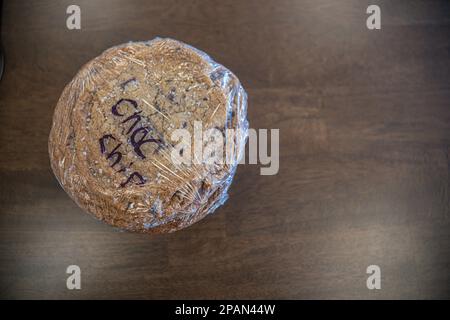 Grandi biscotti jumbo fatti in casa avvolti e pronti a mangiare Foto Stock