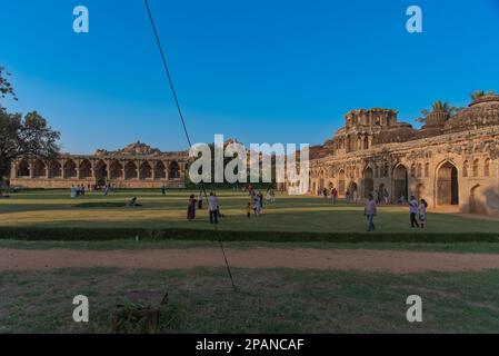 Pattadakal, Karnataka, India - Ott 30 2022: La stalla degli elefanti di Hampi è stata utilizzata per fornire rifugio agli elefanti reali dell'Empira Vijayanagara Foto Stock