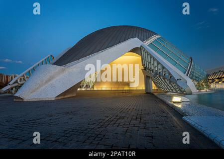 All'interno dell'Hemispèric, conosciuto anche come il planetario o "occhio della conoscenza". La foto è stata scattata il 11th febbraio 2023 nella Città delle Arti e della S Foto Stock