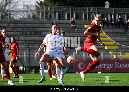 Carina Wenninger (AS Roma Women) Martina Piemonte (AC Milan) durante la semifinale della Coppa Italia Frecciarossa tra AS Roma vs AC Milan allo Stadio tre Fontane di Roma il 11 marzo 2023. Credit: Live Media Publishing Group/Alamy Live News Foto Stock