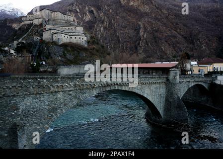 Bard, Valle d'Aosta, Italia - 02 04 2023: Sito storico a Bard. Sede espositiva del museo con un vasto evento storico e un archivio documentario Foto Stock