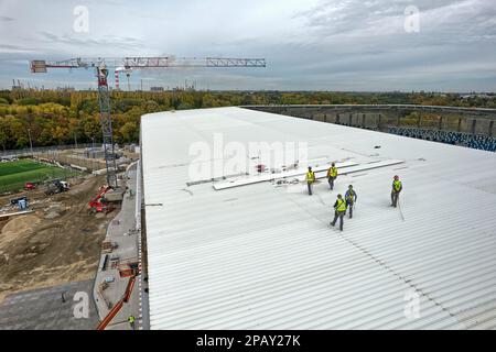 lavori di costruzione e finitura allo stadio di calcio di plock, polonia Foto Stock