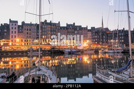 Vieux bassin alla luce della sera, Honfleur, Normandia, Francia, Foto Stock