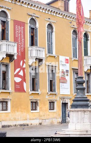 Venezia, Italia - 14 Nov 2022: Istituto Veneto di Scienze in campo Santo Stefano Foto Stock