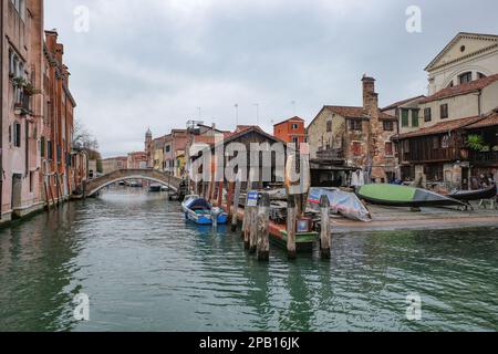 Venezia, Italia - 14 novembre 2022: Officina di gondola di Squero San Trovaso Foto Stock