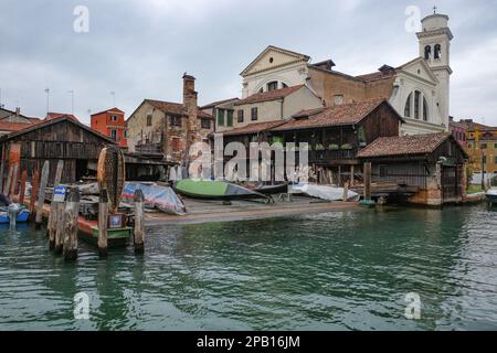 Venezia, Italia - 14 novembre 2022: Officina di gondola di Squero San Trovaso Foto Stock