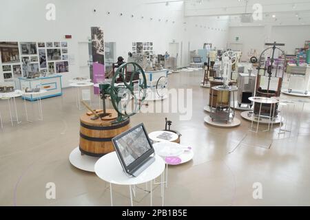 Bologna, Italia - 18 Nov 2022: Macchine per gelato tradizionali al Museo del gelato Carpigiani Foto Stock