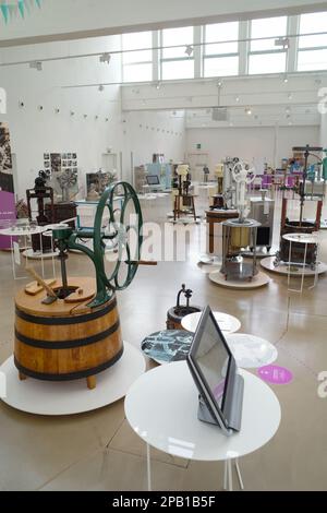 Bologna, Italia - 18 Nov 2022: Macchine per gelato tradizionali al Museo del gelato Carpigiani Foto Stock