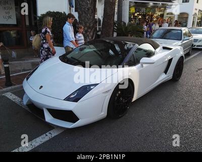 Lamborghini Gallardo Spyder parcheggiato a Puerto Banús, Marbella, Spagna. Foto Stock