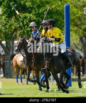 Port Mayaca, Stati Uniti. 12th Mar, 2023. 3/10/23 Port Mayaca, Florida Nina Clarkin DUNDAS VS EL CID FITNESS durante le semifinali US Women's Polo 18-24 Goal Cup 2023, tenutesi presso il polo Port Mayaca di Port Mayaca, Florida, venerdì 10 marzo 2023. Credit: Jennifer Graylock/Alamy Live News Foto Stock