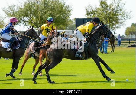 Port Mayaca, Stati Uniti. 12th Mar, 2023. 3/10/23 Port Mayaca, Florida Nina Clarkin DUNDAS VS EL CID FITNESS durante le semifinali US Women's Polo 18-24 Goal Cup 2023, tenutesi presso il polo Port Mayaca di Port Mayaca, Florida, venerdì 10 marzo 2023. Credit: Jennifer Graylock/Alamy Live News Foto Stock