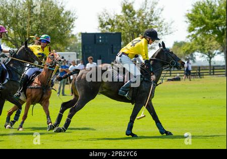 Port Mayaca, Stati Uniti. 12th Mar, 2023. 3/10/23 Port Mayaca, Florida Nina Clarkin DUNDAS VS EL CID FITNESS durante le semifinali US Women's Polo 18-24 Goal Cup 2023, tenutesi presso il polo Port Mayaca di Port Mayaca, Florida, venerdì 10 marzo 2023. Credit: Jennifer Graylock/Alamy Live News Foto Stock