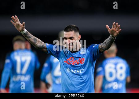 Napoli, Italia. 11th Mar, 2023. Matteo Politano della SSC Napoli festeggia dopo che Khvicha Kvaratskhelia della SSC Napoli ha segnato il primo gol durante la Serie A partita tra Napoli e Atalanta allo Stadio Diego Armando Maradona, Napoli, Italia il 11 marzo 2023. Credit: Giuseppe Maffia/Alamy Live News Foto Stock