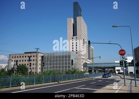 Messehaus 9, Torhaus, Messe Frankfurt Administration, Messe Frankfurt, Emser Brücke, Bockenheim, Francoforte, Germania, Europa Foto Stock