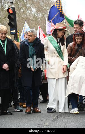 Londra, Regno Unito. 12th Mar, 2023. 12th marzo 2023, Londra, Regno Unito. Grand Marshal, Catherina Casey partecipa alla sfilata di San Patrizio di Londra, che festeggia il giorno 2023, una spettacolare processione e sfilata di bande irlandesi, ballerini e pageantry attraverso il cuore di Londra da Green Park attraverso Piccadilly Circus fino a Trafalgar Square. Credit: Vedi li/Picture Capital/Alamy Live News Foto Stock