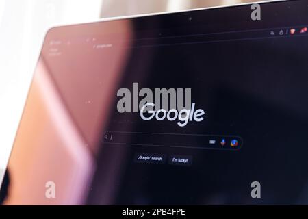 Kaunas, Lituania - 2023 marzo 12: Sito Web di Google Search Engine sullo schermo del laptop. Foto di alta qualità Foto Stock