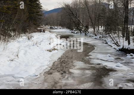 E' lungo 11,9 miglia ed e' nella citta' di Sandwich, NH. Inizia sulle pendici meridionali di Sandwich, montagna, all'interno della Sandwich Wilderness of White MOU Foto Stock