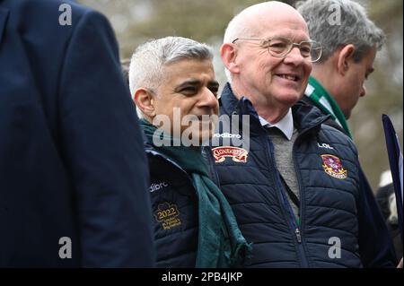 Londra, Regno Unito. 12th Mar, 2023. 12th marzo 2023, Londra, Regno Unito. Il sindaco di Londra, Sadiq Khan partecipa alla sfilata di San Patrizio di Londra del giorno 2023 festeggiando una spettacolare processione e sfilata di bande irlandesi in marcia, ballerini e pageantry attraverso il cuore di Londra da Green Park attraverso Piccadilly Circus fino a Trafalgar Square. Credit: Vedi li/Picture Capital/Alamy Live News Foto Stock