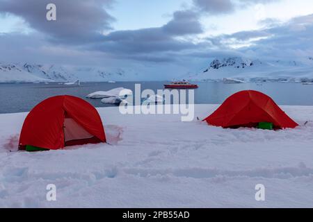 Camping in Antartide in una spedizione a Portal Point Foto Stock
