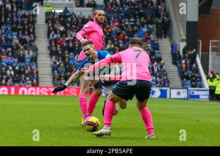 Glasgow, Regno Unito. 12th Mar, 2023. REGNO UNITO. I Rangers hanno giocato a Raith Rovers nelle quarti di finale della Scottish Cup 2022 -2023, all'Ibrox Park, Glasgow, lo stadio sede del Rangers FC. Rangers ha vinto 3 - 0 con gol da Connor Goldson (numero 6) in 42 minuti e Scott Arfield (numero 37) in 87 minuti. C'era anche un proprio obiettivo di Ryan Nolan (numero 5) nel 58 minuto dopo un errore difensivo. Credit: Findlay/Alamy Live News Foto Stock