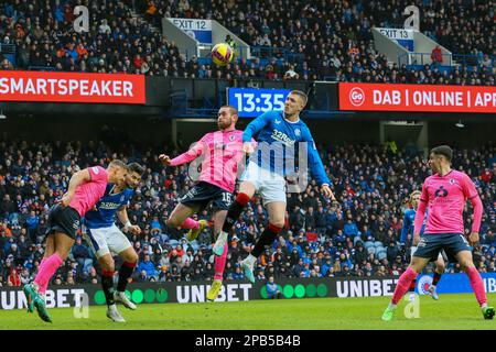 Glasgow, Regno Unito. 12th Mar, 2023. REGNO UNITO. I Rangers hanno giocato a Raith Rovers nelle quarti di finale della Scottish Cup 2022 -2023, all'Ibrox Park, Glasgow, lo stadio sede del Rangers FC. Rangers ha vinto 3 - 0 con gol da Connor Goldson (numero 6) in 42 minuti e Scott Arfield (numero 37) in 87 minuti. C'era anche un proprio obiettivo di Ryan Nolan (numero 5) nel 58 minuto dopo un errore difensivo. Credit: Findlay/Alamy Live News Foto Stock