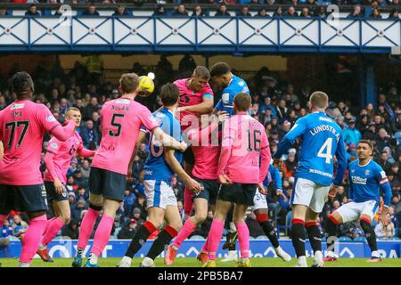 Glasgow, Regno Unito. 12th Mar, 2023. REGNO UNITO. I Rangers hanno giocato a Raith Rovers nelle quarti di finale della Scottish Cup 2022 -2023, all'Ibrox Park, Glasgow, lo stadio sede del Rangers FC. Rangers ha vinto 3 - 0 con gol da Connor Goldson (numero 6) in 42 minuti e Scott Arfield (numero 37) in 87 minuti. C'era anche un proprio obiettivo di Ryan Nolan (numero 5) nel 58 minuto dopo un errore difensivo. Credit: Findlay/Alamy Live News Foto Stock