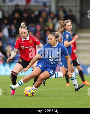 Kington Upon Thames, Regno Unito. 12th Mar, 2023. Leah Galton del Manchester United (a sinistra) e Lauren James di Chelsea (a destra) si battono per la palla durante la partita della fa Women's Super League a Kingsmeadow, Kinton upon Thames. Il credito dell'immagine dovrebbe essere: Kieran Cleeves/Sportimage Credit: Sportimage/Alamy Live News Foto Stock