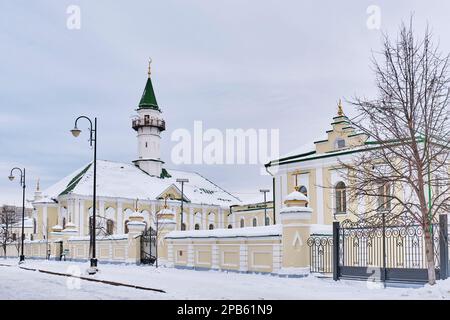 Moschea di Apanaev del 18th, Masjid. Monumento di architettura di culto Tartar. Paesaggio urbano invernale. Staro-Tatarskaya Sloboda, strada pedonata di Nasiri, Kazan, Russ Foto Stock