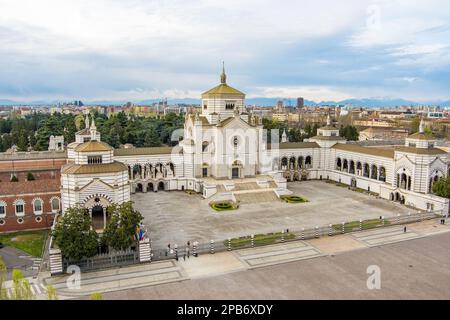 Veduta aerea del Cimitero Monumentale di Milano o del Cimitero Monumentale di Milano, luogo di sepoltura dei più importanti italiani, noto per l'abbondanza Foto Stock