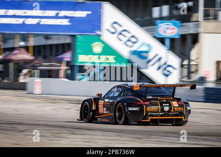 86 WAINWRIGHT Michael (gbr), PERA Riccardo (ita), BARKER Benjamin (gbr), GR Racing, Porsche 911 RSR - 19, azione durante il Prologo del Campionato Mondiale di Endurance FIA 2023, dal 11 al 12 marzo 2023 sull'autodromo Internazionale di Sebring a Sebring, Florida, USA - Foto Frédéric le Floc'h / DPI Foto Stock