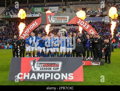 Stadio nazionale di calcio a Windsor Park, Belfast, Irlanda del Nord, Regno Unito. 12 Mar 2023. Finale della Coppa di Lega BetMcLean – Linfield 2 Coleraine 0. Linfield vince la coppa. Credit: CAZIMB/Alamy Live News. Foto Stock