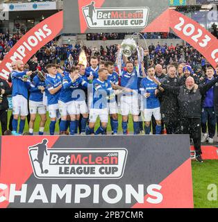 Stadio nazionale di calcio a Windsor Park, Belfast, Irlanda del Nord, Regno Unito. 12 Mar 2023. Finale della Coppa di Lega BetMcLean – Linfield 2 Coleraine 0. Linfield vince la coppa. Credit: CAZIMB/Alamy Live News. Foto Stock