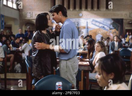 NEVE CAMPBELL e JERRY o'CONNELL in SCREAM 2 (1997) regista WES CRAVEN scrittore Kevin Williamson musica Marco Beltrami costume design Kathleen Detoro Dimension Films / Konrad Pictures / Craven - Maddalena Films / Miramax / Maven Entertainment Foto Stock