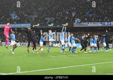 Napoli, Italia. 11 Mar, 2023. I giocatori di SSC Napoli festeggiano al termine della Serie Un incontro tra SSC Napoli e Atalanta BC allo Stadio Diego Armando Maradona Napoli Italia il 11 marzo 2023.Credit: Franco Romano/Alamy Live News Foto Stock