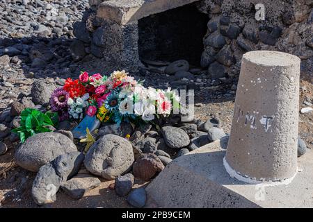 Rovine in una forma piuttosto buona di un forno di calce. La calce era un prodotto di esportazione nella storia dell'isola. Hornos de cal de la Hondura, Fuerteventura, Canarie Foto Stock