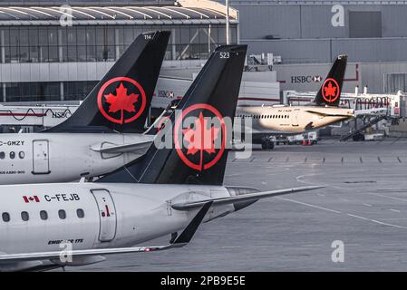 Pearson International Airport, comunemente noto come Toronto Pearson International Airport, è un aeroporto internazionale situato a Mississauga. Foto Stock