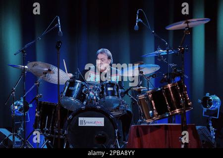 Teatro Corallo, Bardolino (VR), Italia, 11 marzo 2023, Tullio De Piscopo durante Tullio De Piscopo e gli amici - Concerto di Musica del cantante italiano Foto Stock