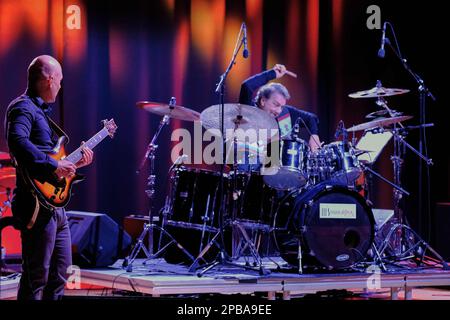 Teatro Corallo, Bardolino (VR), Italia, 11 marzo 2023, Tullio De Piscopo durante Tullio De Piscopo e gli amici - Concerto di Musica del cantante italiano Foto Stock