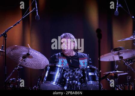 Teatro Corallo, Bardolino (VR), Italia, 11 marzo 2023, Tullio De Piscopo durante Tullio De Piscopo e gli amici - Concerto di Musica del cantante italiano Foto Stock