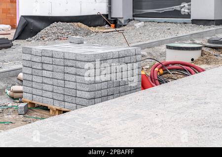 blocchi di cemento per la costruzione di marciapiedi e strade Foto Stock