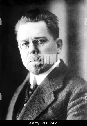 Il premio Nobel per la letteratura dello scrittore polacco nel 1924 LADISLAS REYMONT ( 1867 - 1925 ). La sua opera più famosa è il romanzo I CONTADINI ( 1904- 1909)- Wladyslaw Rejment - Wladyislas - LETTERATO - SCRITTORE - LETTERATURA - LETTERATURA - ritrato - barba - barba - barba - PREMIO NOBEL PER LA LETTERATURA - cravatta - cravatta - colletto - colletto - lente - occhiali ---- Archivio GBB Foto Stock