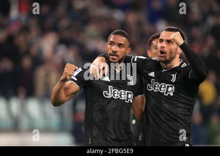 Stadio Allianz, Torino, Italia, 12 marzo 2023, Gleison Bremer (Juventus FC) festeggia il traguardo con Filip Kostic (Juventus FC) durante la Juventus FC vs UC Sampdoria - serie a di calcio italiano Foto Stock