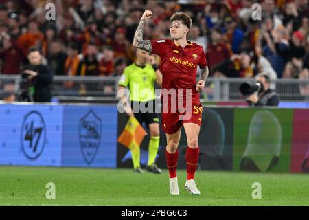 Stadio Olimpico, Roma, Italia. 12th Mar, 2023. Serie A Football; Roma contro Sassuolo; Nicola Zalewski festeggia dopo aver segnato il gol per $1-2 nel credito di 26th minuti: Action Plus Sports/Alamy Live News Foto Stock