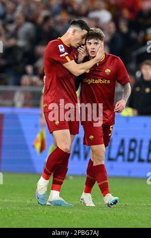Stadio Olimpico, Roma, Italia. 12th Mar, 2023. Serie A Football; Roma contro Sassuolo; Nicola Zalewski festeggia dopo aver segnato il gol per $1-2 nel credito di 26th minuti: Action Plus Sports/Alamy Live News Foto Stock