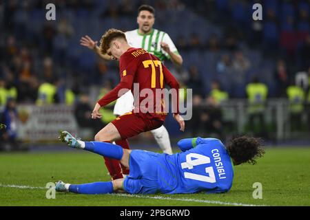 Giordania Majchrzak di A.S. Roma e Andrea Consigli degli Stati Uniti Sassuolo durante la 26th° giornata del Campionato di Serie A tra A.S. Roma vs. Stati Uniti Sassuolo il 12 marzo 2023 allo Stadio Olimpico di Roma. Foto Stock